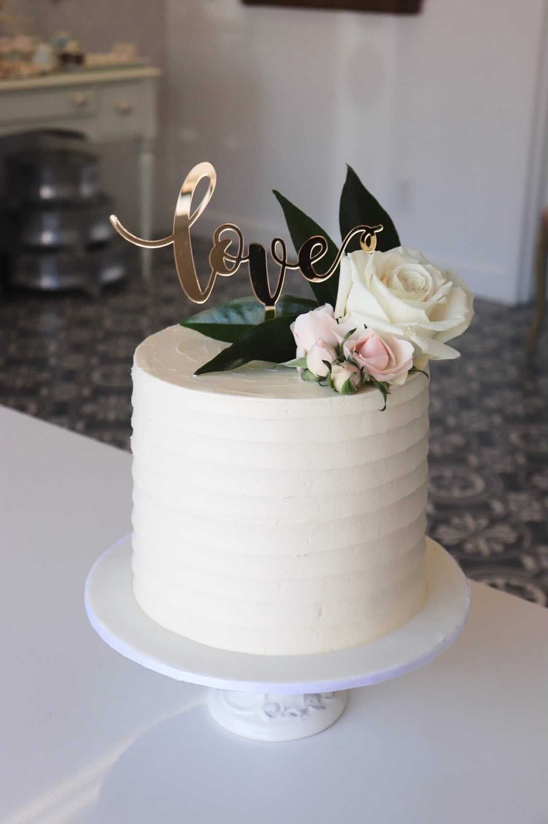 Topper: Gold Mirror Acrylic
Cake: Patisserie V. Marie