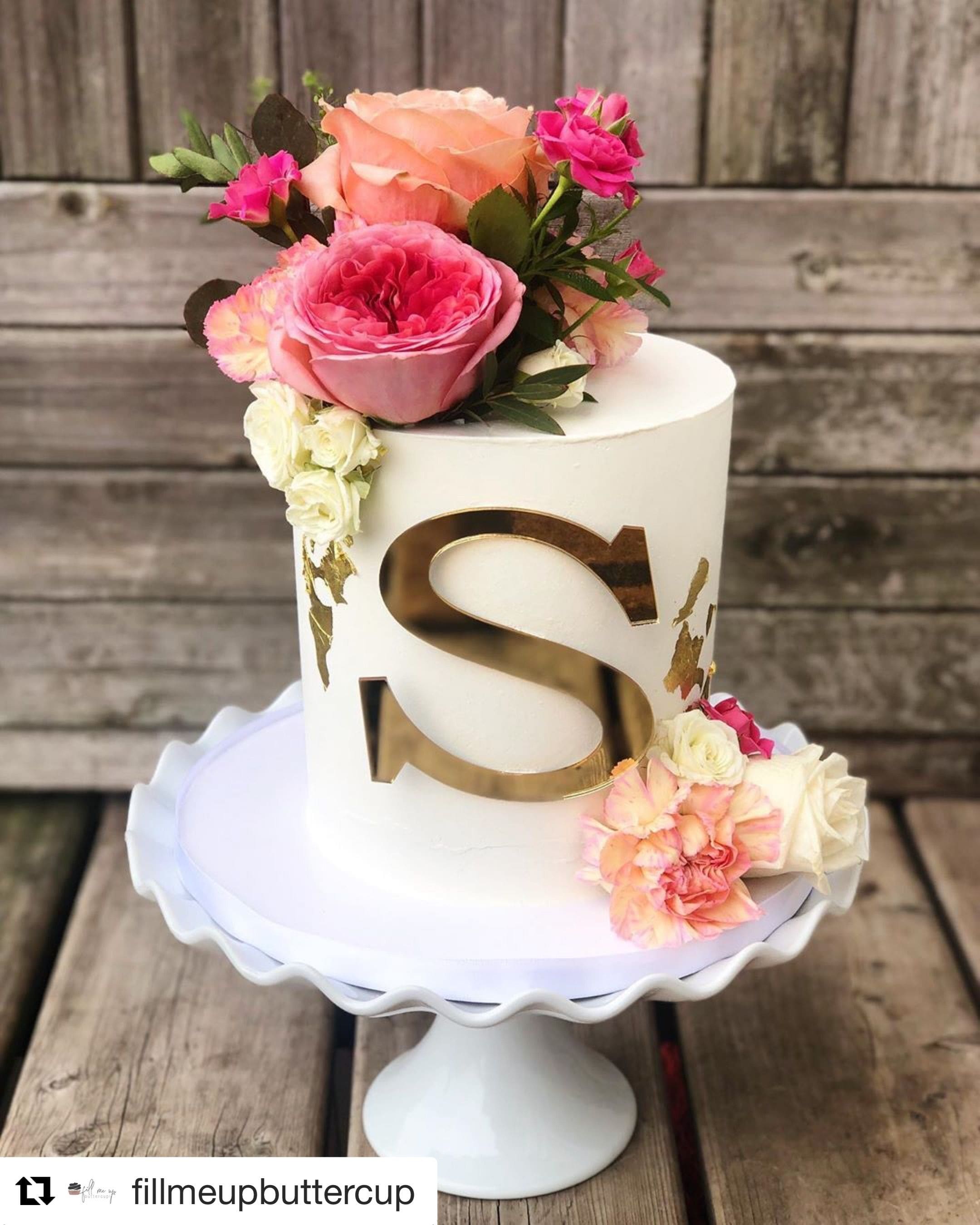 Monogram: Gold Mirror Acrylic
Cake: Fill me up Buttercup